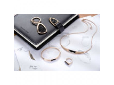 Записная книжка Mercedes-Benz Notebook, Crystal, Black / Pink gold, Swarovski от Mercedes Записная книжка Mercedes-Benz Notebook, Crystal, Black / Pink gold, Swarovski