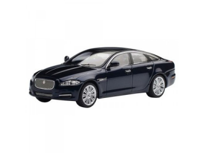 Модель автомобиля Jaguar XJ, Scale 1:43, Dark Sapphire, артикул JDCAXJCS от JAGUAR Модель автомобиля Jaguar XJ, Scale 1:43, Dark Sapphire, артикул JDCAXJCS