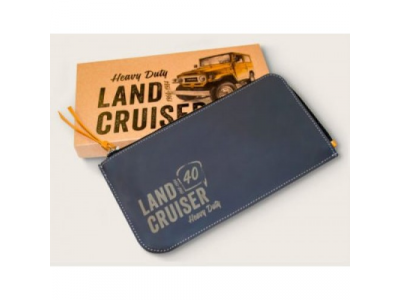 Сумка для документов Toyota Land Cruiser 40 Travel Case, артикул TMHRT0020T от Toyota Сумка для документов Toyota Land Cruiser 40 Travel Case, артикул TMHRT0020T